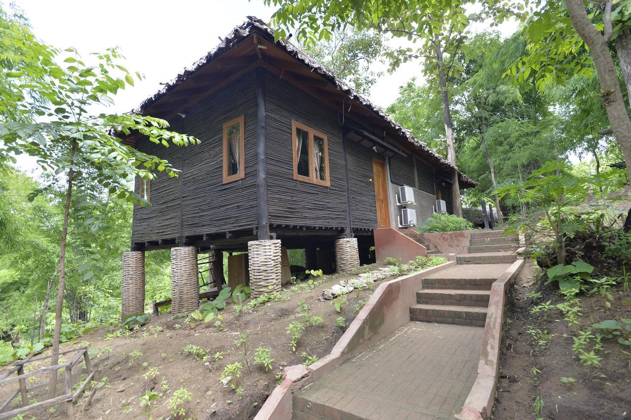 บาโก โยมา อีโค รีสอร์ต 3* Pyay
